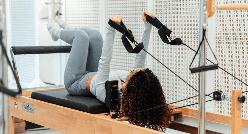 Femme en séance de Pilates